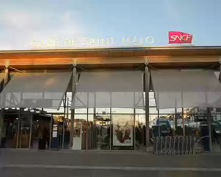 PXL107 Gare de Saint-Malo (2005). Fin de rando sous le soleil - Merci à Alain.